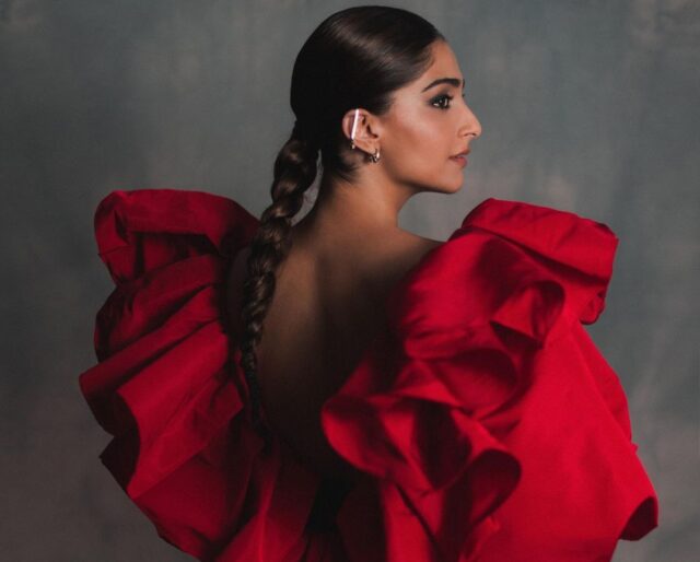 latest photo of sonam kapoor