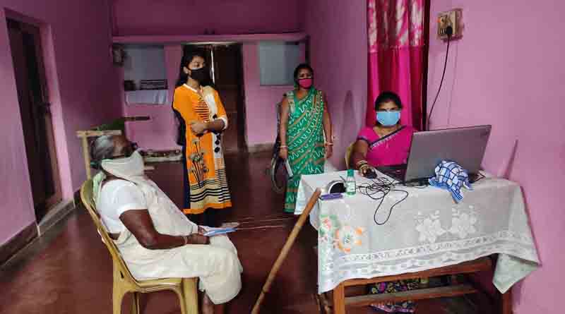 बैंक वाली दीदी : झारखंड में महिला ने शुरू किया होम बैंक