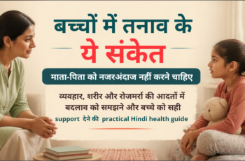 भारतीय caregiver शांत घरेलू माहौल में बच्चे की बात ध्यान से सुनते हुए